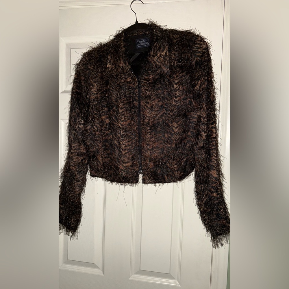 Bentley arbuckle Textured Teddy Zip-Front Jacket in Brown
Ptp 19